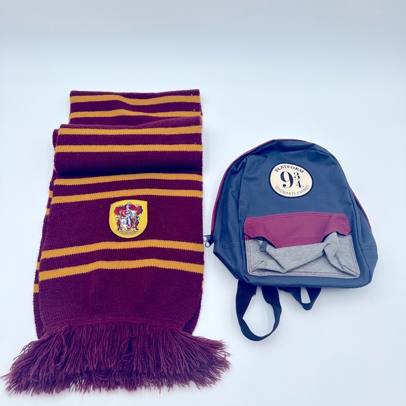 Harry Potter Handbags - NWOT Harry Potter Hogwarts Mini Backpack & Deluxe Gryffindor Scarf